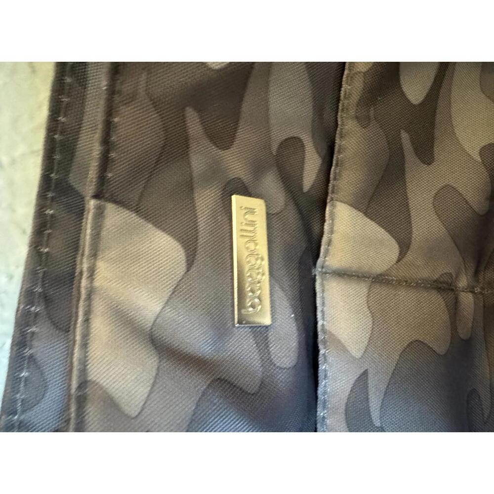Baggalini Camo Print LG Tote with luggage sleeve - Picture 2 of 4